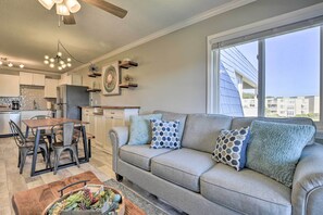 Apartment (2 Bedrooms) | Interior - Beachfront Condo w/ Balcony: Walk to Apache Pier (Myrtle Beach)