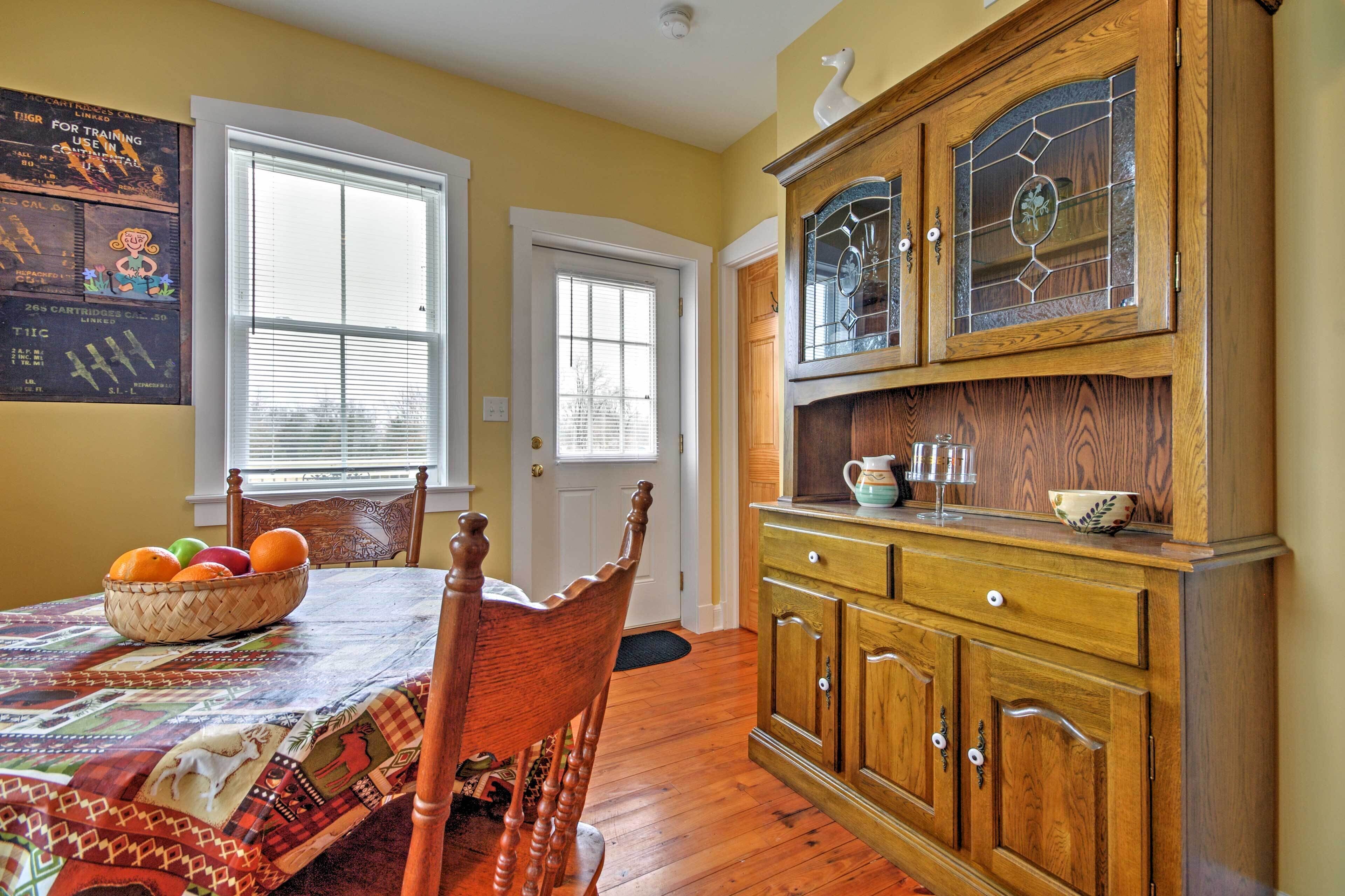 Charming Berger Apt on 42-acre Farm W/pool Access