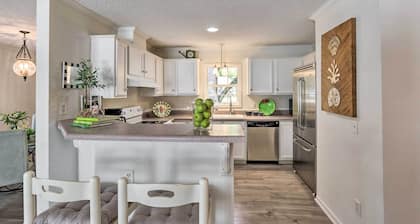 Patio & Gas Grill: Charming Bluffton Escape!