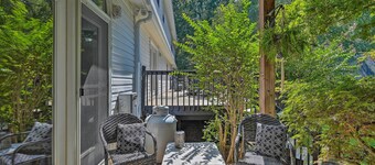 2 Mi to Clemson: Central Villa w/ Deck, Near Lakes