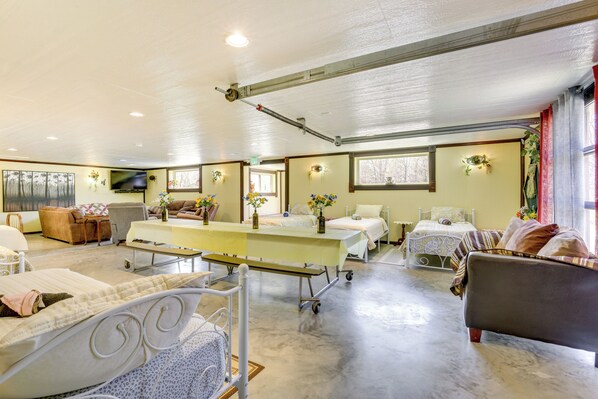 Apartment (0 Bedroom) | Interior