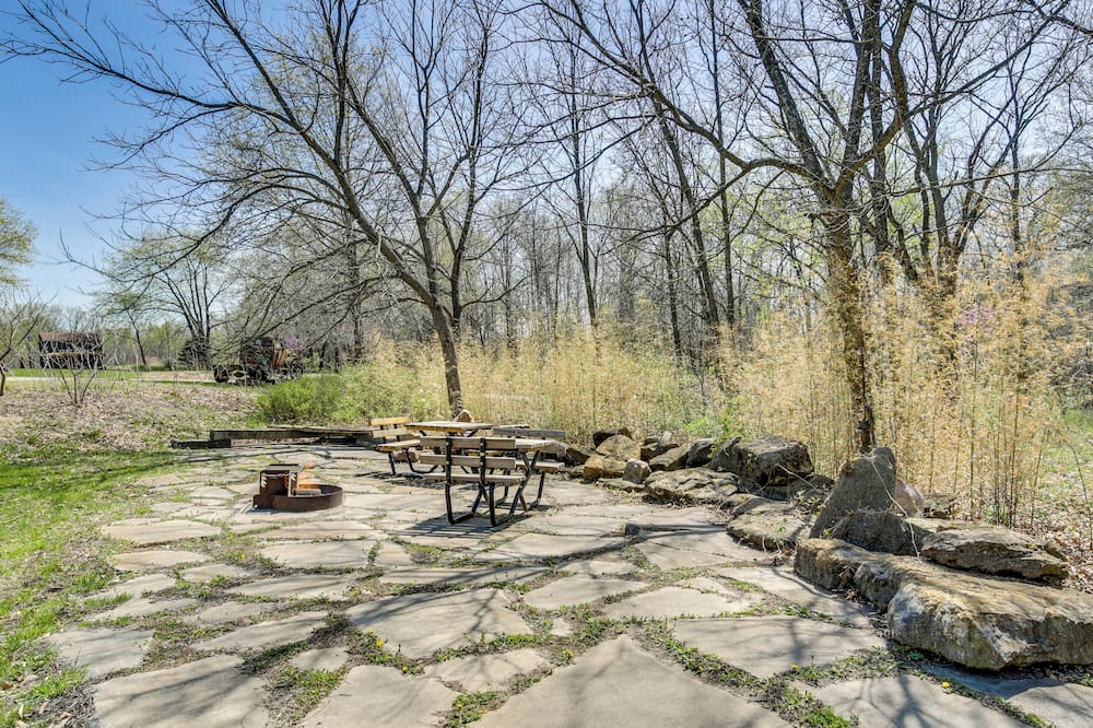Cameron Nature Retreat: Hike, Bike & More! - Hamilton, MO