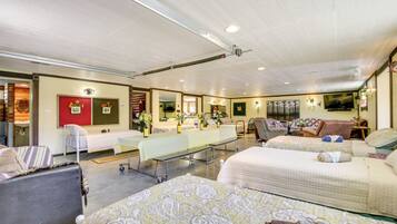 Apartment (0 Bedroom) | Interior