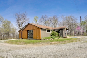 Interior - Cameron Nature Retreat: Hike, Bike & More! (Kingston)