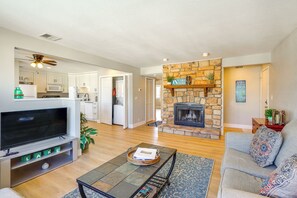 Front of property - Charming Condo w/ Pool Access in Osage Beach! (Osage Beach)