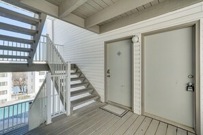 Interior - Charming Condo w/ Pool Access in Osage Beach! (Osage Beach)