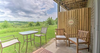 Cheerful Condo: Patio, 2 Mi to Branson Strip!