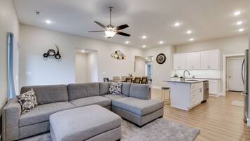 House (3 Bedrooms) | Interior