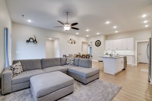 House (3 Bedrooms) | Interior