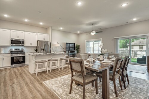 Charming Ozark Abode w/ Yard & Pool Access