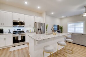 House (3 Bedrooms) | Interior