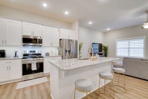 House (3 Bedrooms) | Interior
