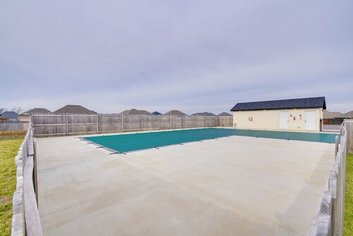 Charming Ozark Abode w/ Yard & Pool Access