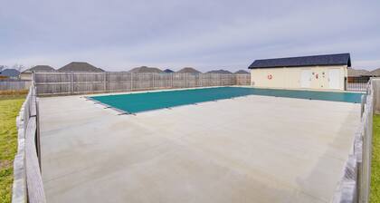 Charming Ozark Abode w/ Yard & Pool Access
