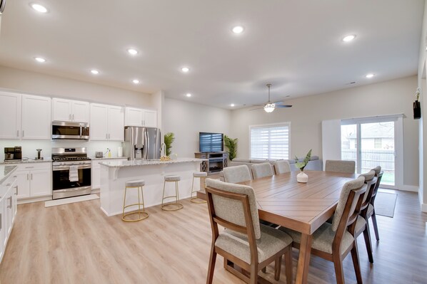 House (3 Bedrooms) | Private kitchen | Microwave, oven, stovetop, dishwasher