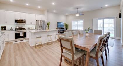 Charming Ozark Abode w/ Yard & Pool Access