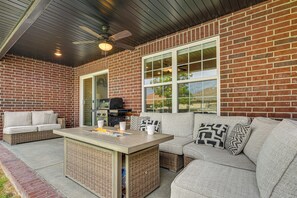 House (3 Bedrooms) | Interior - Charming Ozark Abode w/ Yard & Pool Access (Ozark)