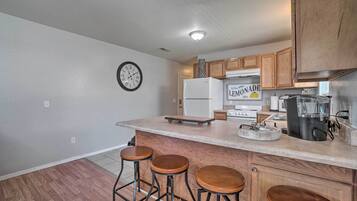 House (2 Bedrooms) | Private kitchen | Microwave, oven, stovetop, dishwasher