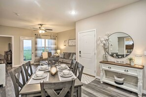 Apartment (4 Bedrooms) | Front of property - 4 Mi to Silver Dollar City: Chic Branson Retreat! (Branson)