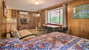 1 bedroom, bed sheets