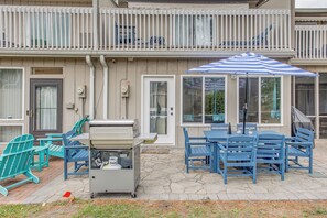 Apartment (2 Bedrooms) | Interior - Patio & Balcony! NMB Townhome < 2 Mi to Shore (North Myrtle Beach)