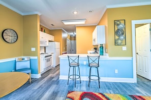 Apartment (1 Bedroom) | Interior - Colorful Myrtle Beach Golf Club Condo w/ Pool (Myrtle Beach)