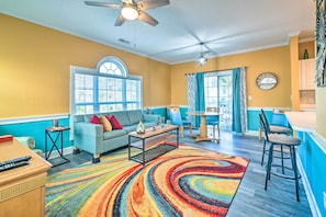 Apartment (1 Bedroom) | Interior - Colorful Myrtle Beach Golf Club Condo w/ Pool (Myrtle Beach)