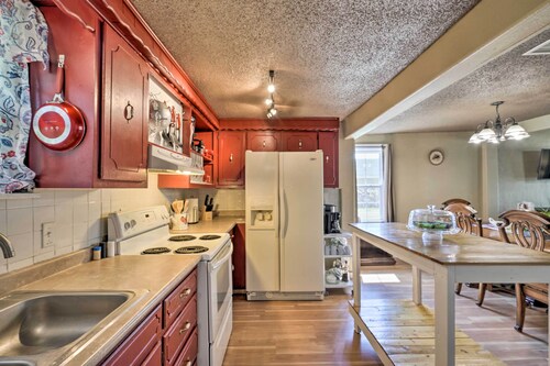 Cobblestone Cottage' - 10 Mi to Pomme de Terre!