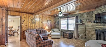 Cobblestone Cottage' - 10 Mi to Pomme de Terre!
