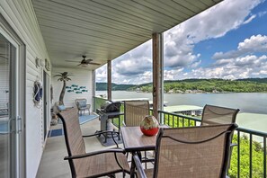 Apartment (3 Bedrooms) | Outdoor dining - Lakefront Ozark Condo w/ Balcony & Seasonal Pool! (Camdenton)