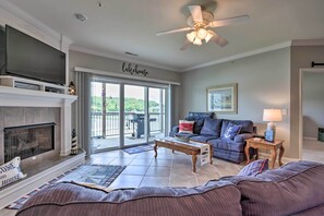 Apartment (3 Bedrooms) | Interior - Lakefront Ozark Condo w/ Balcony & Seasonal Pool! (Camdenton)