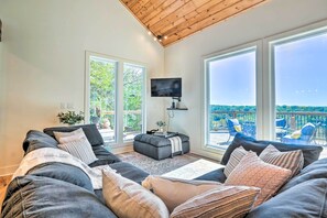 House (3 Bedrooms) | Interior - Colorful Golden Getaway w/ Panoramic Views! (Golden)