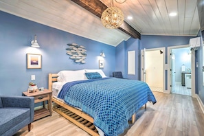 House (3 Bedrooms) | Interior - Colorful Golden Getaway w/ Panoramic Views! (Golden)