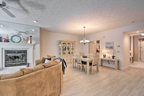 Apartment (2 Bedrooms) | Interior - Condo on Lake Keowee w/ Resort Amenities & Pool! (Salem)