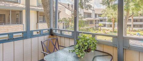 Apartment (2 Bedrooms) | Outdoor dining
