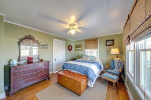 House (3 Bedrooms) | Interior - Cozy Augusta Home w/ Porch: Walk to Katy Trail! (Augusta)
