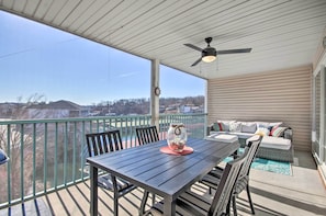 Outdoor dining - Conveniently Located Lake of the Ozarks Condo (Lake Ozark)