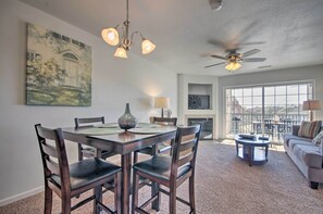 Dining - Conveniently Located Lake of the Ozarks Condo (Lake Ozark)