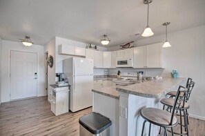 Dishwasher, coffee/tea maker, paper towels - Conveniently Located Lake of the Ozarks Condo (Lake Ozark)