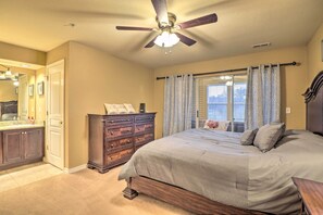 Interior - Sunroom & Golf Course View: Cozy Branson Condo! (Branson)