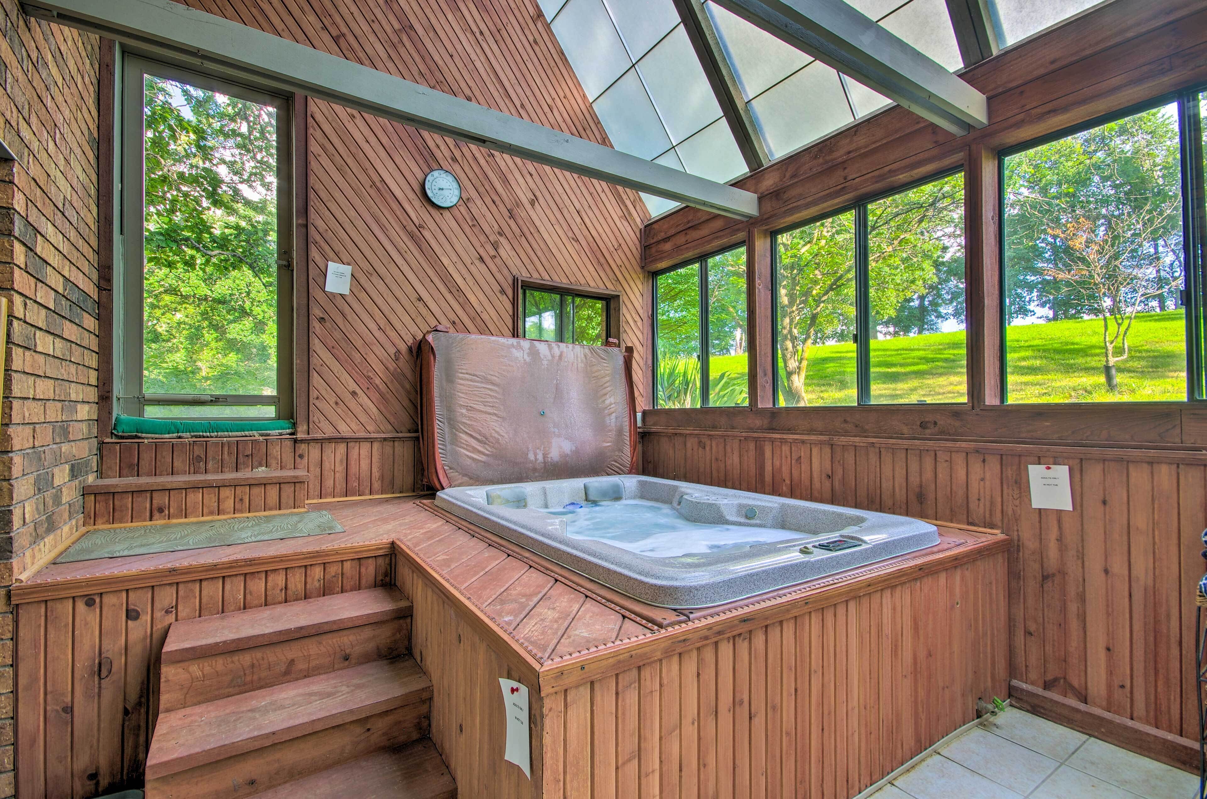 Cozy Hallsville Apartment w/ Private Hot Tub!