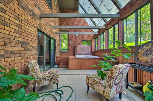 Cozy Hallsville Apartment w/ Shared Hot Tub!