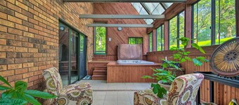 Cozy Hallsville Apartment w/ Shared Hot Tub!