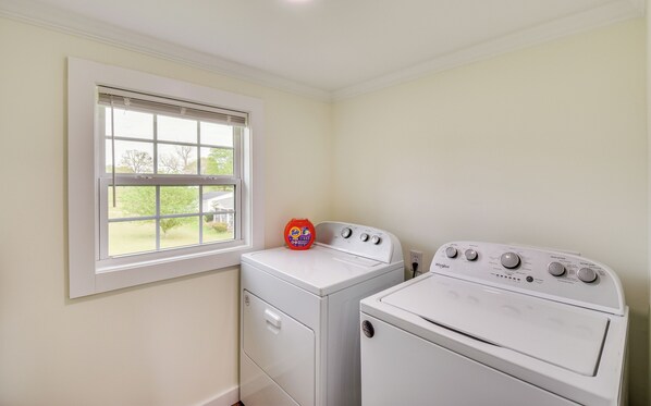 House (1 Bedroom) | Interior - Cozy Fair Play Home w/ Deck 4 Mi to Lake Hartwell! (Fair Play)