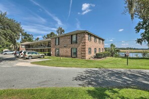 Apartment (1 Bedroom) | Interior - Cozy Hanahan Condo w/ Cooper River Access! (Hanahan)