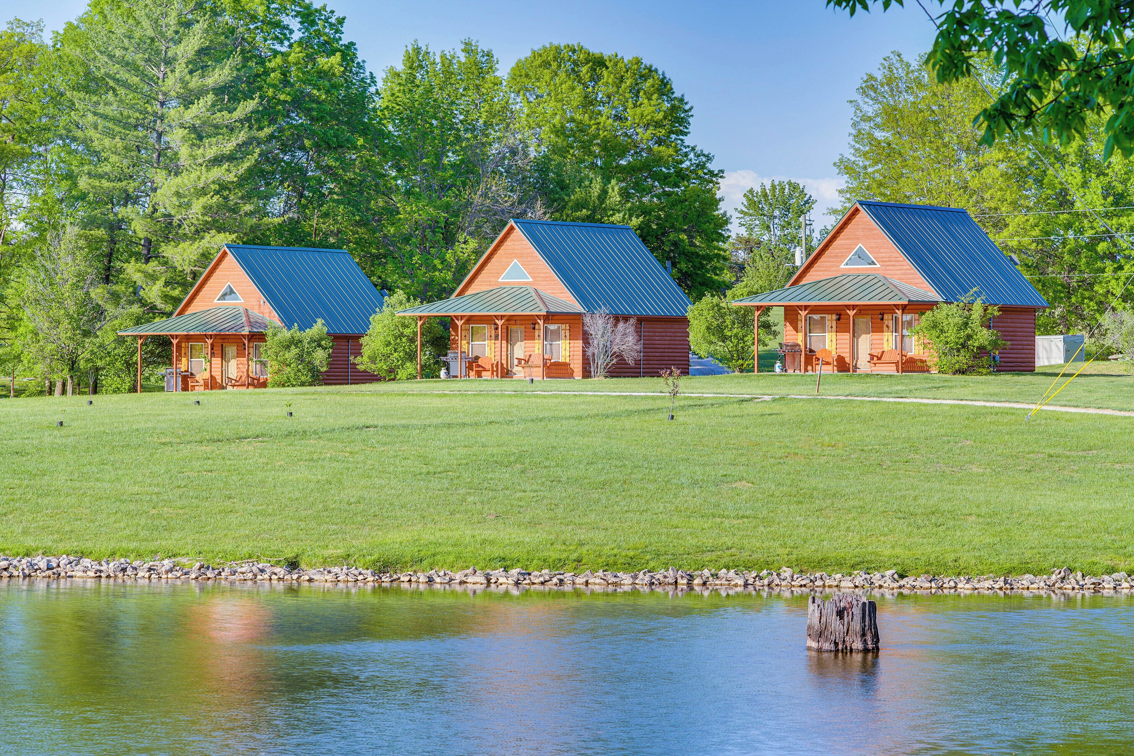 Cozy Columbia Cabin w/ Shared Lake Dock!