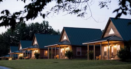 Cozy Columbia Cabin w/ Shared Lake Dock!