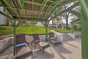 Cottage (1 Bedroom) | Interior - Fire Pit Access: Cozy Dtwn Branson Cottage! (Branson)