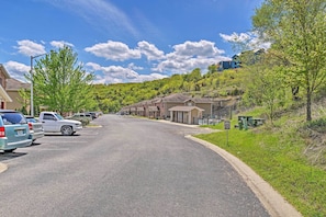 Apartment (3 Bedrooms) | Interior - 5 Mi to Branson Strip! Cozy Condo w/ Mtn Views (Branson)