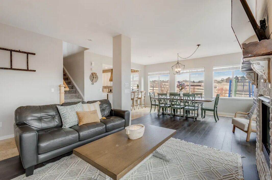 Stunning home - near USAFA, mountain views, amazing location!